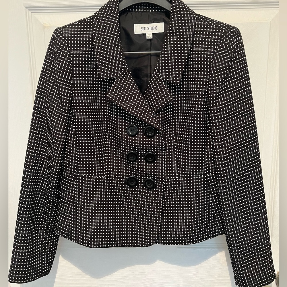 Suit Studio two piece skirt suit. -4P